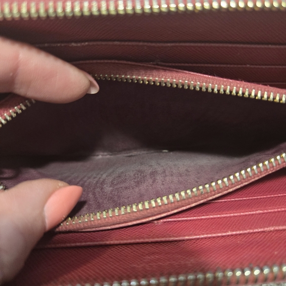 Prada Wallet - Picture 9 of 9